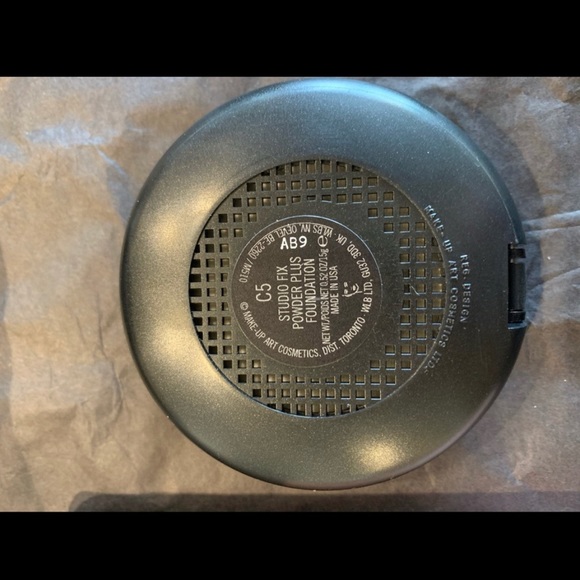 Mac Studio Fix C5 Foundation - Picture 4 of 5